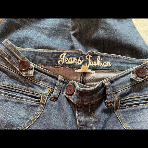 Ladies Cropped Denim Jeans - Picture 4 of 7